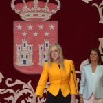 Cristina Cifuentes promete su cargo como presidenta de la Comunidad de Madrid.