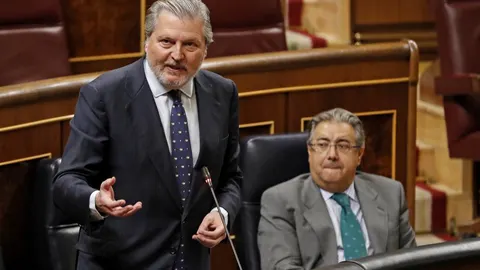El ministro de Educación, Íñigo Méndez de Vigo, junto al ministro del Interior, Juan Ignacio Zoido, en el Congreso