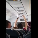 La chica utilizó la ventilación del avión para secar su ropa interior