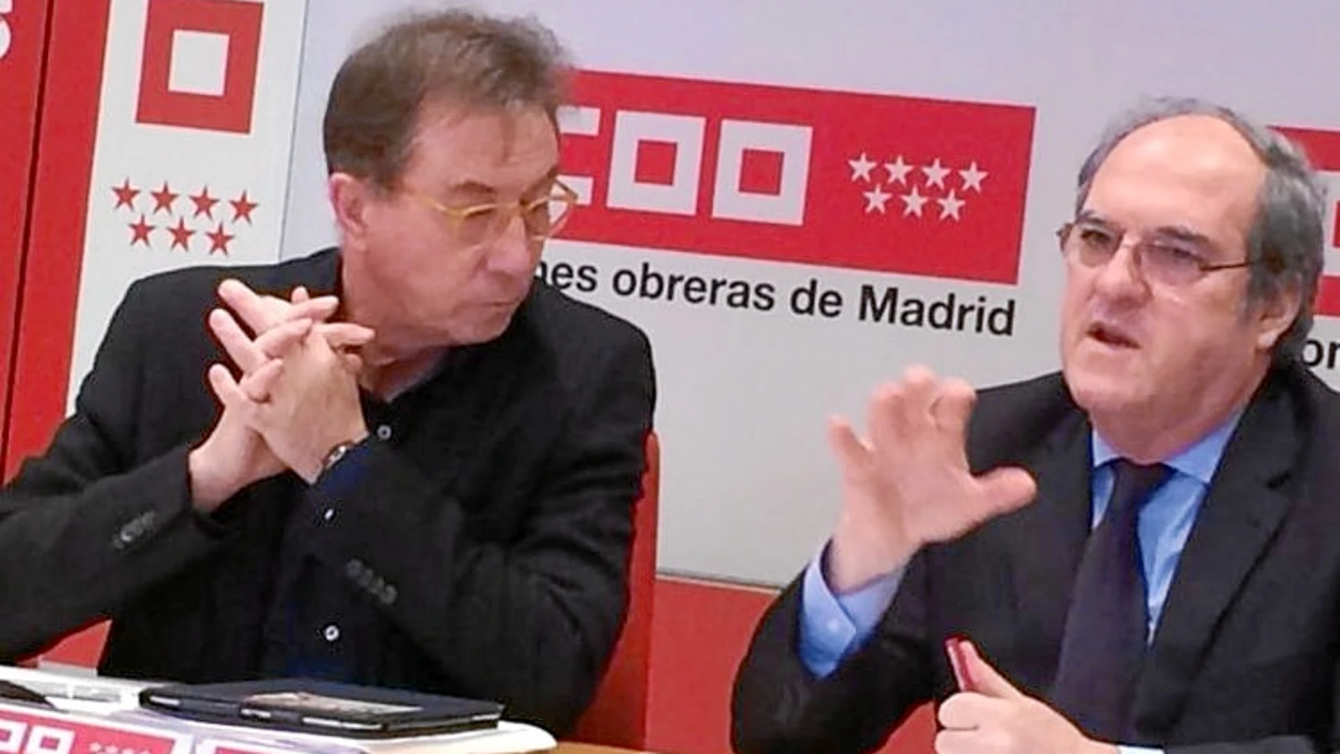 Jaime Cedrún (CC OO Madrid) y Ángel Gabilondo (PSM) durante el encuentro que celebraron ayer