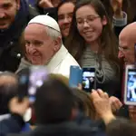  El Papa pide paz y clama contra la violencia que padecen las mujeres