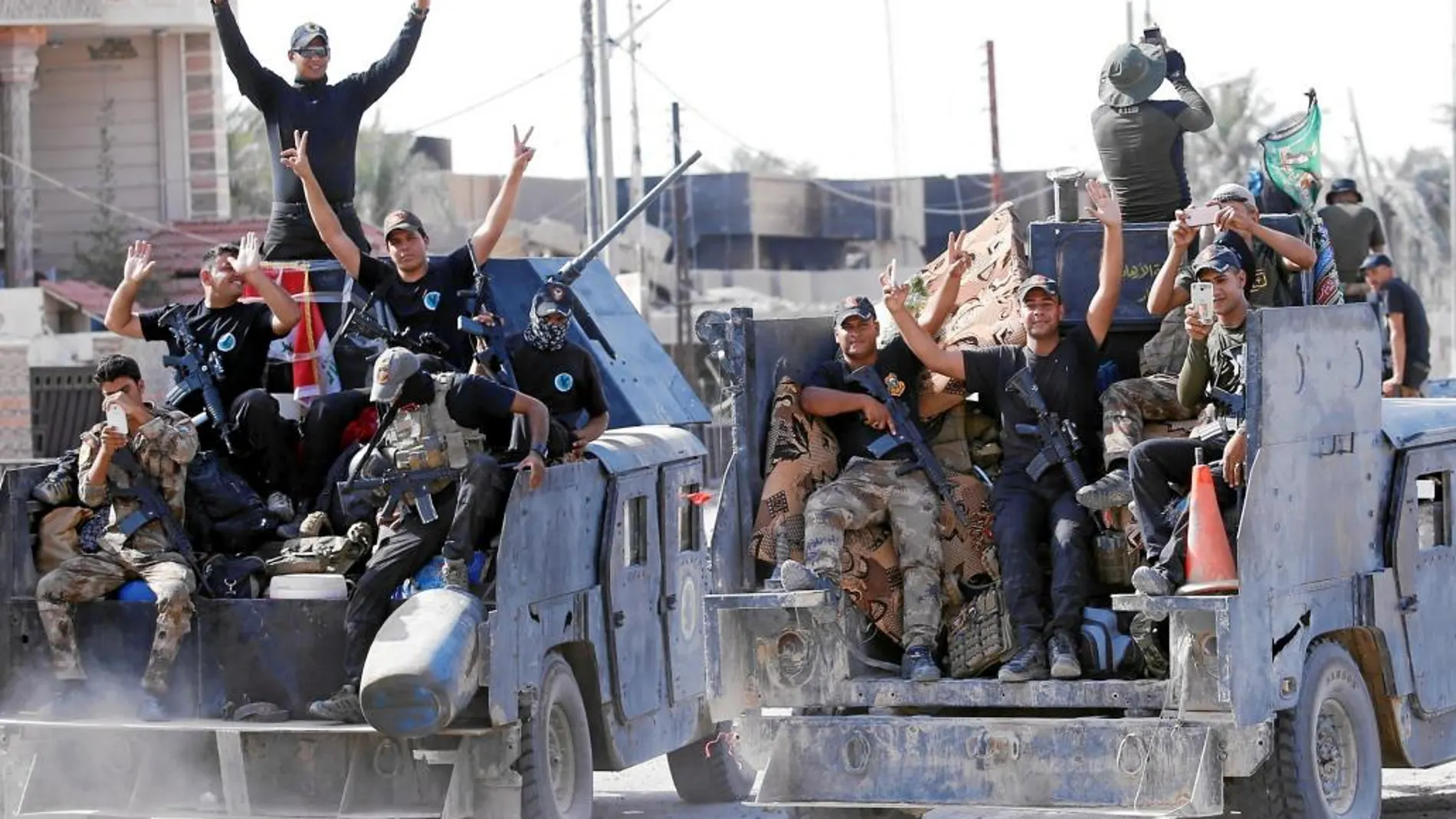 Éxito militar. Las fuerzas iraquíes celebran ayer la expulsión de los yihadistas de la ciudad de Faluya