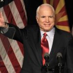 McCain vence al «Tea Party» en las primarias republicanas de Arizona