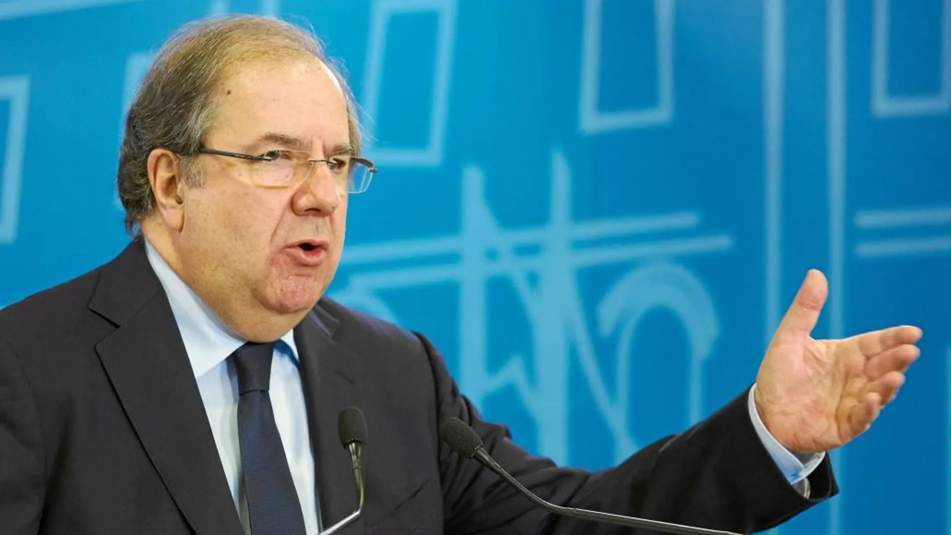 El presidente de Castilla y León, Juan Vicente Herrera, ofrece explicaciones sobre los últimas noticias surgidas sobre el Edifcio de Arroyo