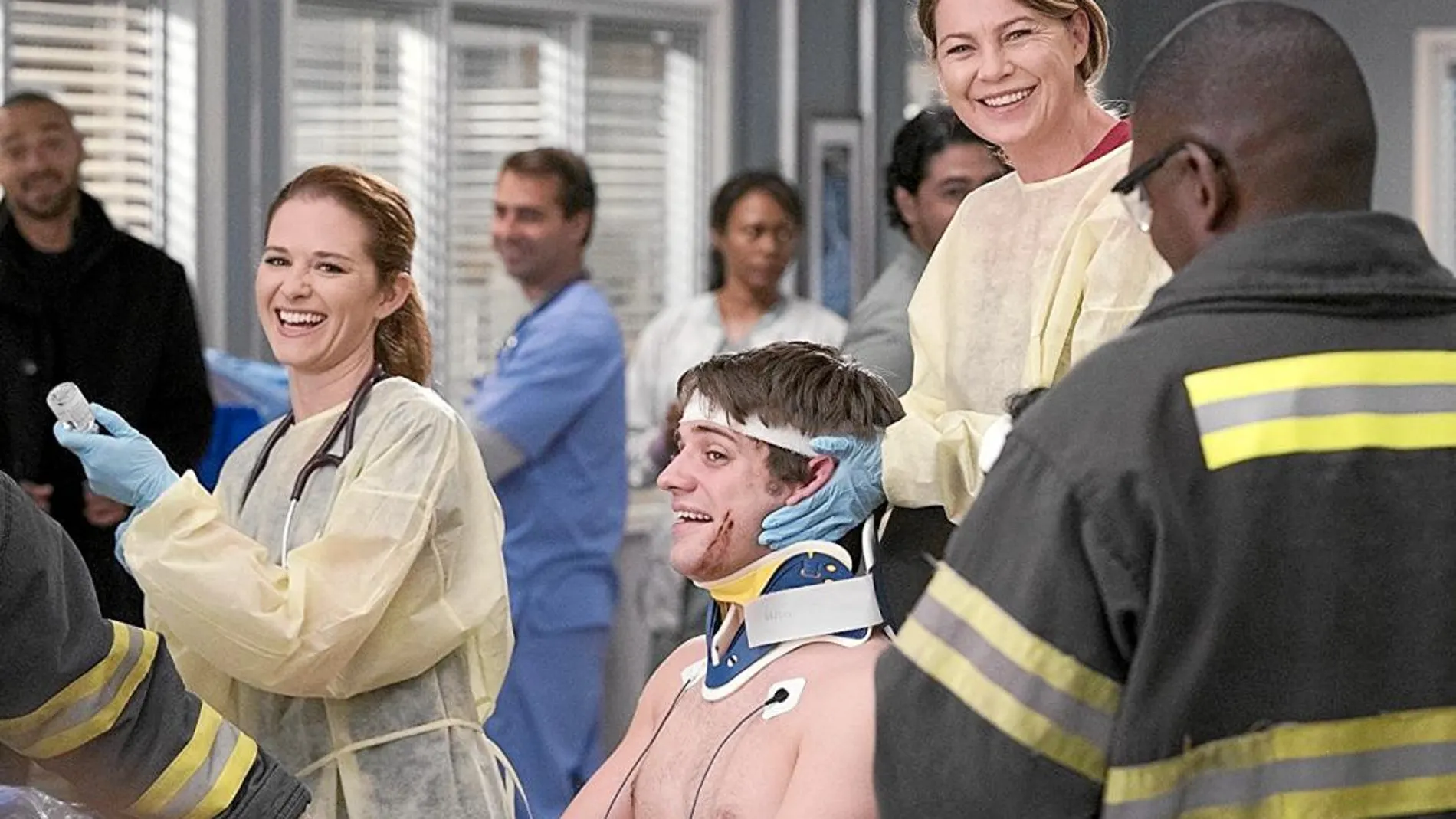 Ellen Pompeo, la actriz de la derecha, hace de Meredith Grey en la serie