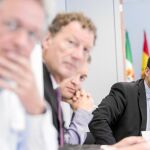 El gerente de Servicios Sociales, Carlos Raúl de Pablos, presenta el modelo en Bruselas