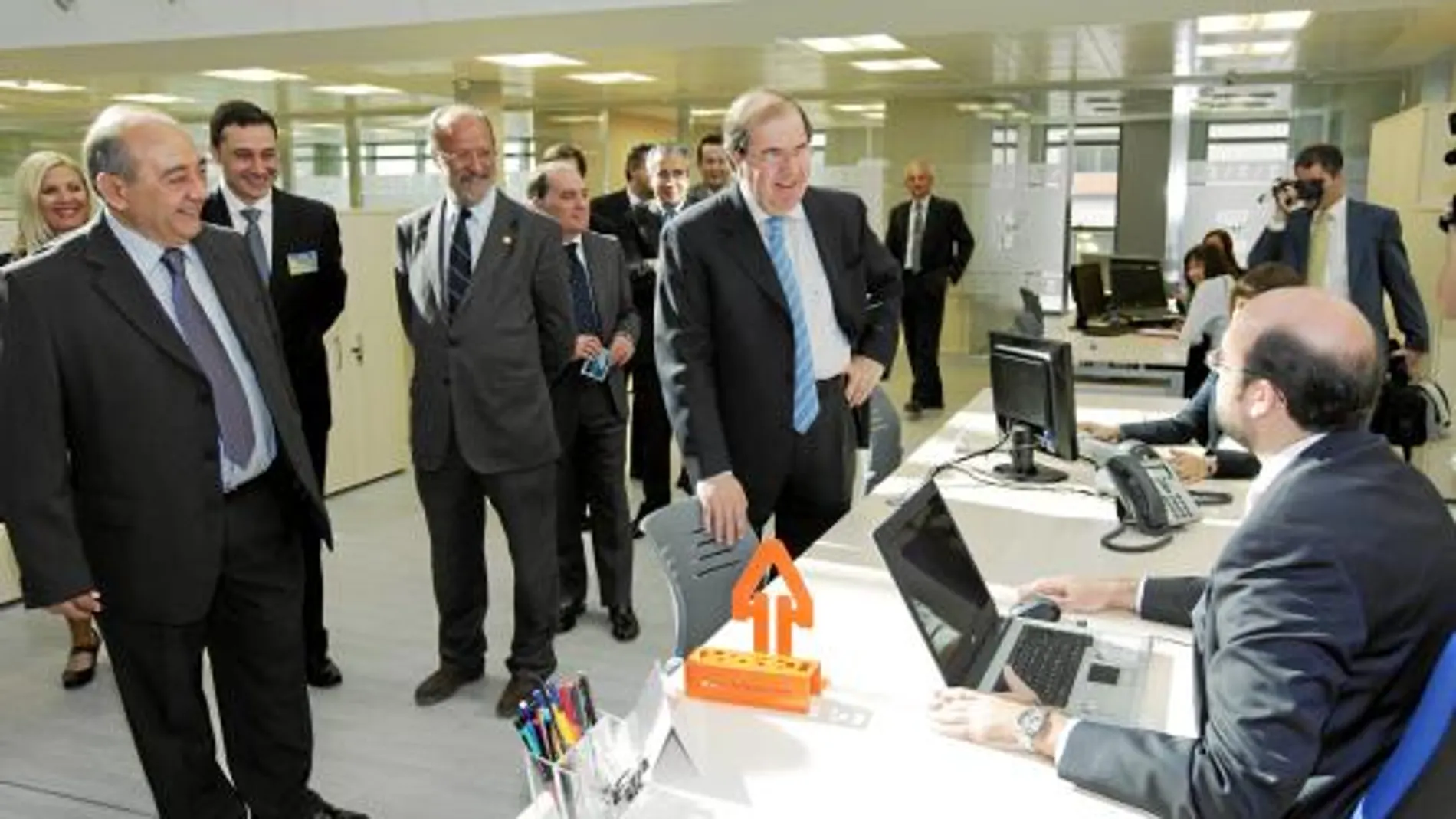 El presidente Herrera, Villanueva, León de la Riva y Alejandro de Pedro inauguran las instalaciones de ZENER