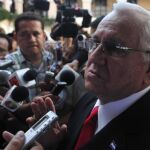 Roberto Micheletti, habla hoy, 28 de julio de 2009, durante una rueda de prensa en la Casa Presidencial en Tegucigalpa (Honduras) donde dijo que respeta la decisión de Estados Unidos