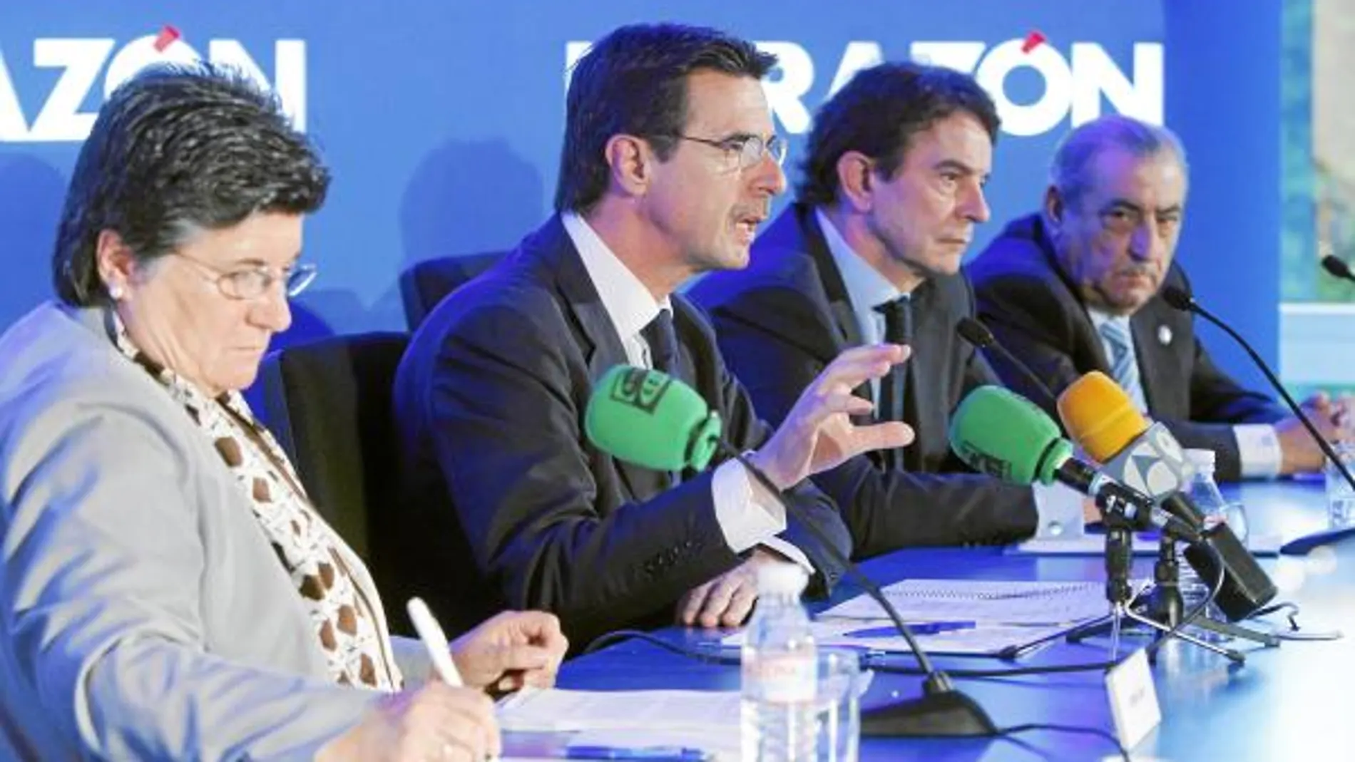 De izquierda a derecha, Esther Eiros, José Manuel Soria, Antonio Catalán y Juan José Hidalgo, durante el debate