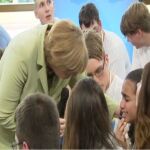 Críticas a Merkel por su frialdad ante una niña palestina