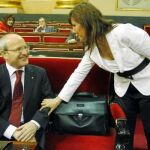 Alicia Sánchez Camacho¿ saludando ayer a Montilla en el Senado¿ dejó claro que «Cataluña no debe encajar con España, Cataluña es España»