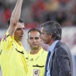 José Mourinho se encara con el árbitro Fernández Borbalán