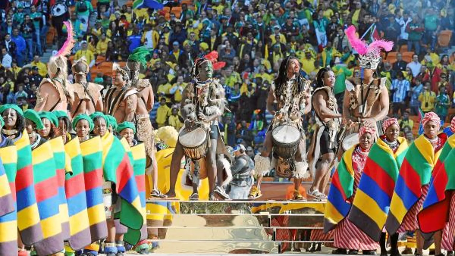 Más de 1.500 artistas participaron en la ceremonia sobre el césped del Soccer City