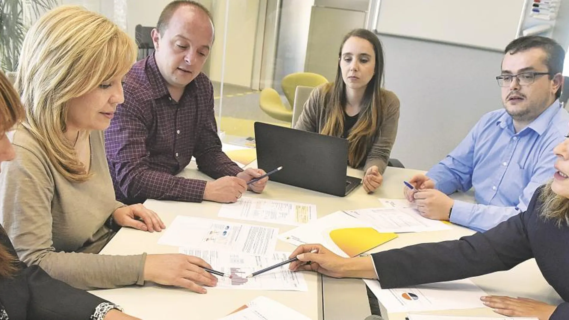 La Escuela de Energía de Gas Natural Fenosa ofrece formación a usuarios y empleados sociales orientada a entender las facturas