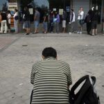 El paro supera de nuevo los 4 millones