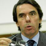 El ex presidente Aznar participó ayer en París en el multitudinario encuentro contra el el régimen dictatorial de Irán