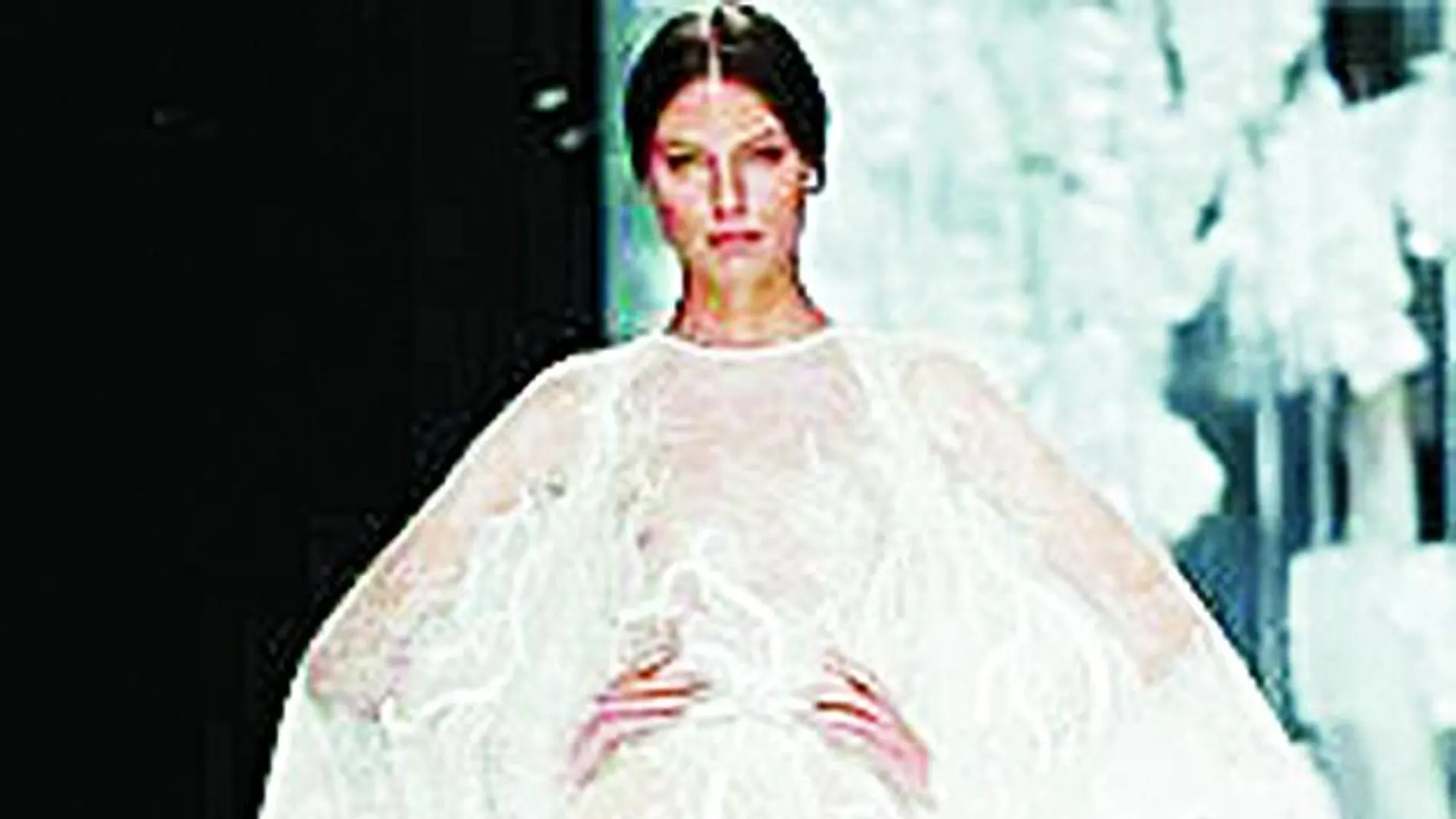 En la segunda jornada de la Barcelona Bridal Week, se pudieron ver las propuestas de Yolancris en moda nupcial para el próximo año.