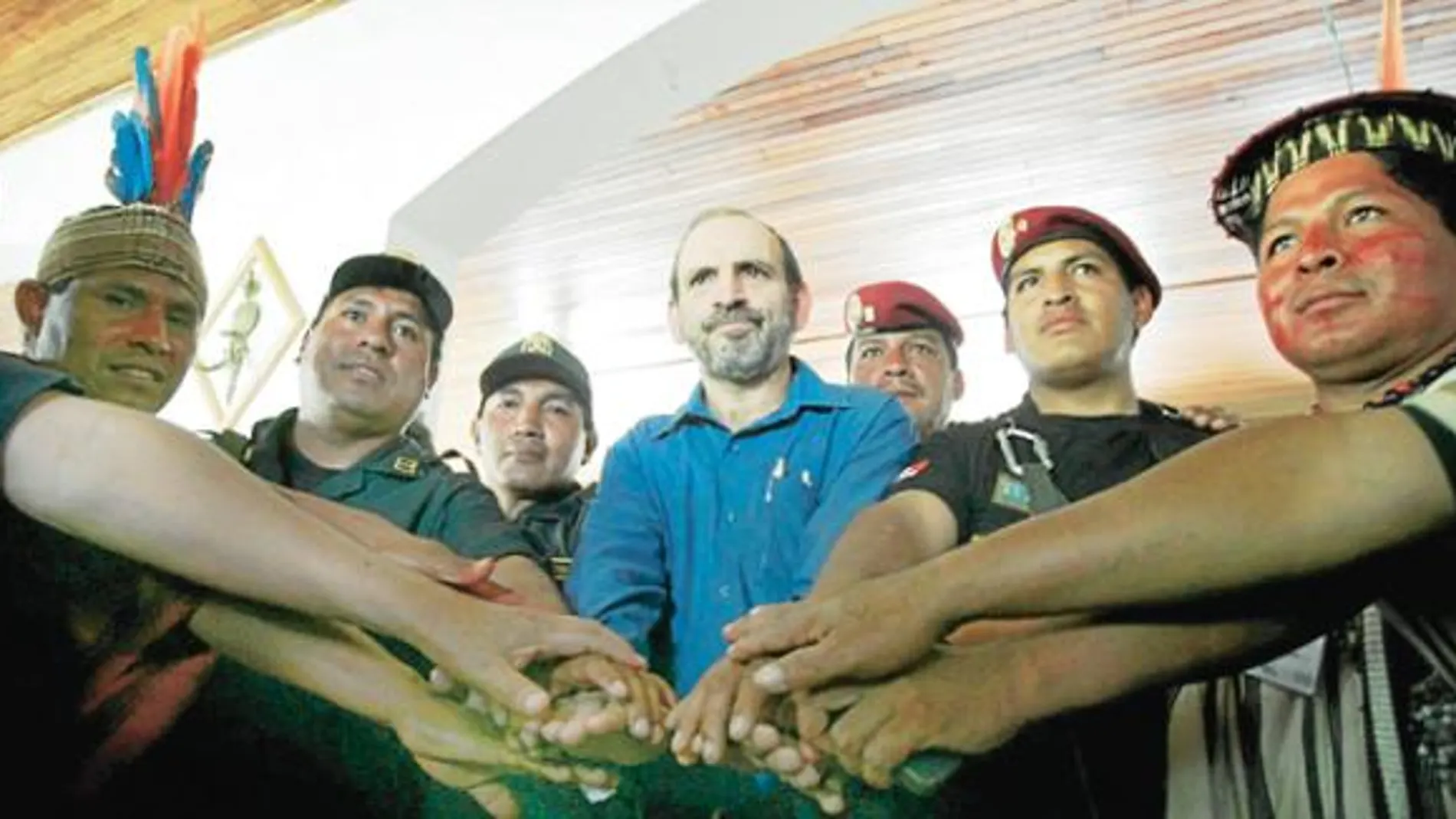 Perú capitula ante los indígenas