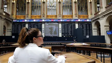 Panel informativo que muestra el principal selectivo de la Bolsa española, el IBEX 35