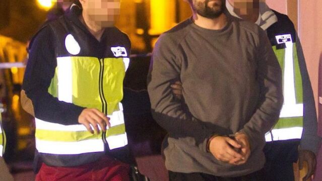 Imagen de archivo de Daniel Pérez Berlanga tras ser detenido por empotrar su coche con explosivos contra la sede nacional del PP, en la calle Génova de Madrid