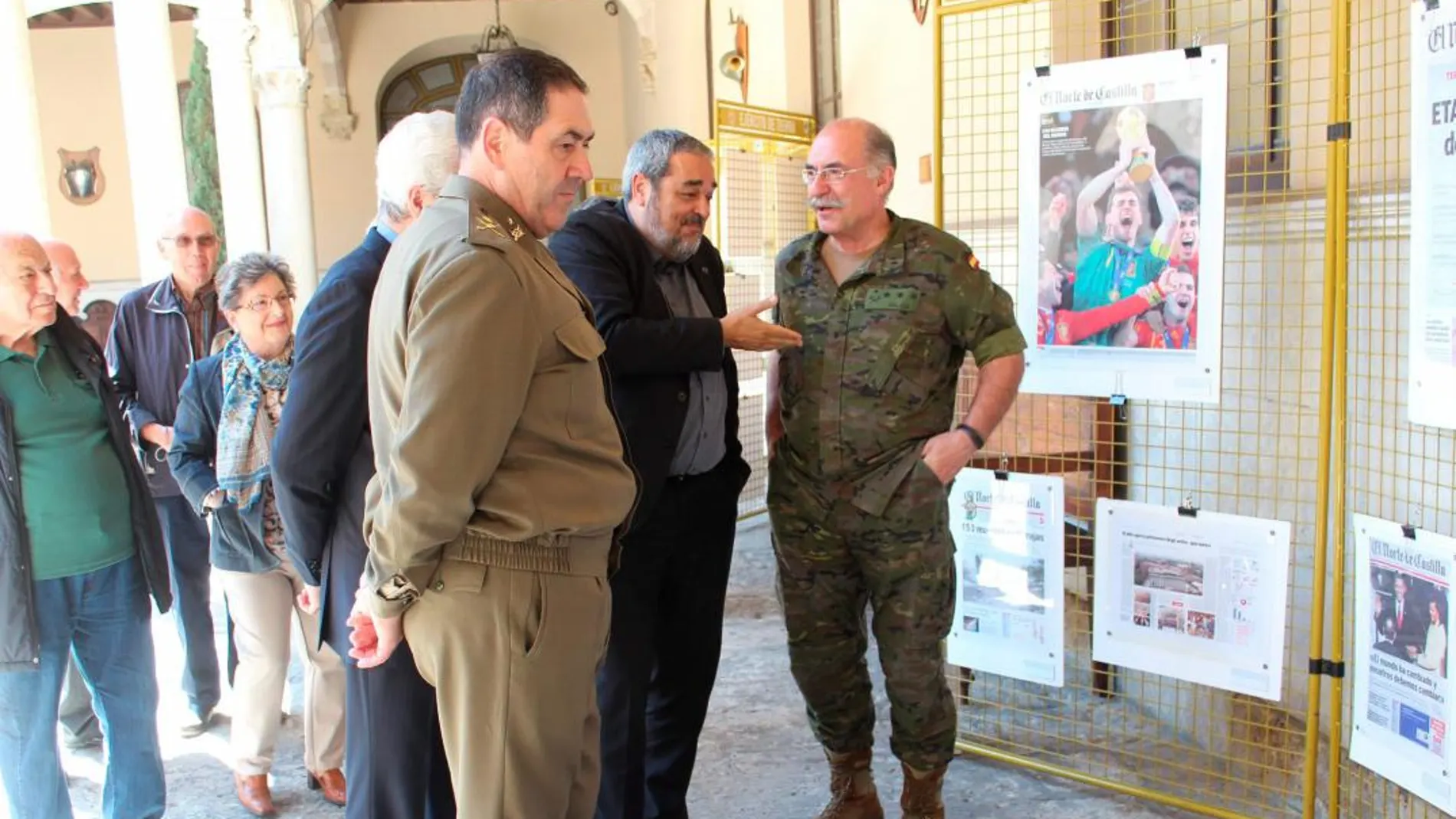 El general José Rivas junto a Carlos Aganzo, en la inauguración