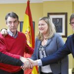 Agustín Prieto, Ángel Hernández, PIlar del Olmo y Santiago Aparicio, tras firmar el acuerdo, ayer en Valladolid