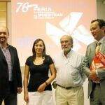 Carlos Escudero, a la derecha, junto con David Yustos, del Blancos de Rueda, Rebeca Fariñas y Andrés Coello