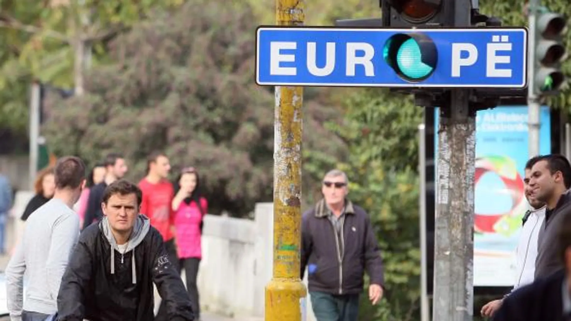 Albaneses y bosnios puedan entrar a la UE sin visado