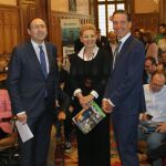 El alcalde de Palencia, Alfonso Polanco; la presidenta de Vitartis, Beatriz Escudero; y el director territorial de Cajamar, Raúl Ortega, en la jornada