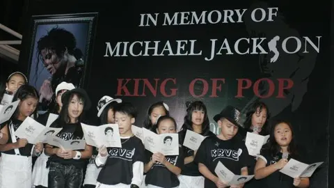 Diastrubuyen por internet las entradas para asistir al funeral público de Michael Jackson del próximo martes