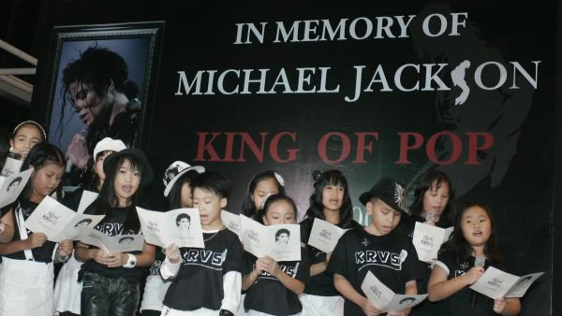 Diastrubuyen por internet las entradas para asistir al funeral público de Michael Jackson del próximo martes