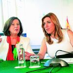 La consejera de Igualdad y Políticas Sociales, María José Sánchez Rubio, y la presidenta Susana Díaz