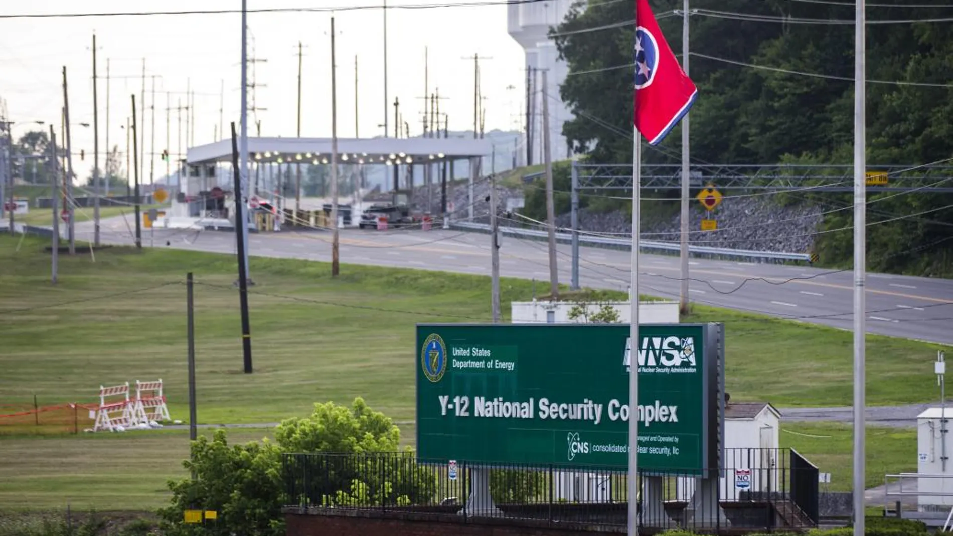 Vista general de la entrada al Complejo Nacional de Seguridad Y-12, que enriquece y almacena uranio para las armas nucleares estadounidenses, en Oak Ridge, Tennessee