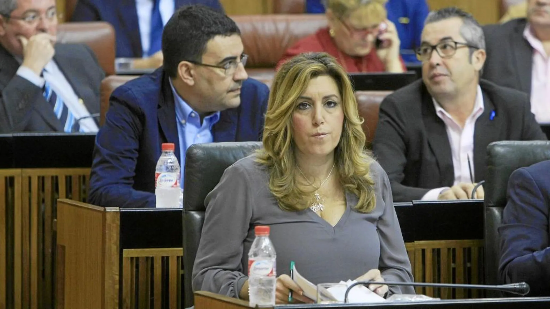 La presidenta de la Junta, Susana Díaz, en el Pleno de ayer respondiendo a las preguntas de la oposición