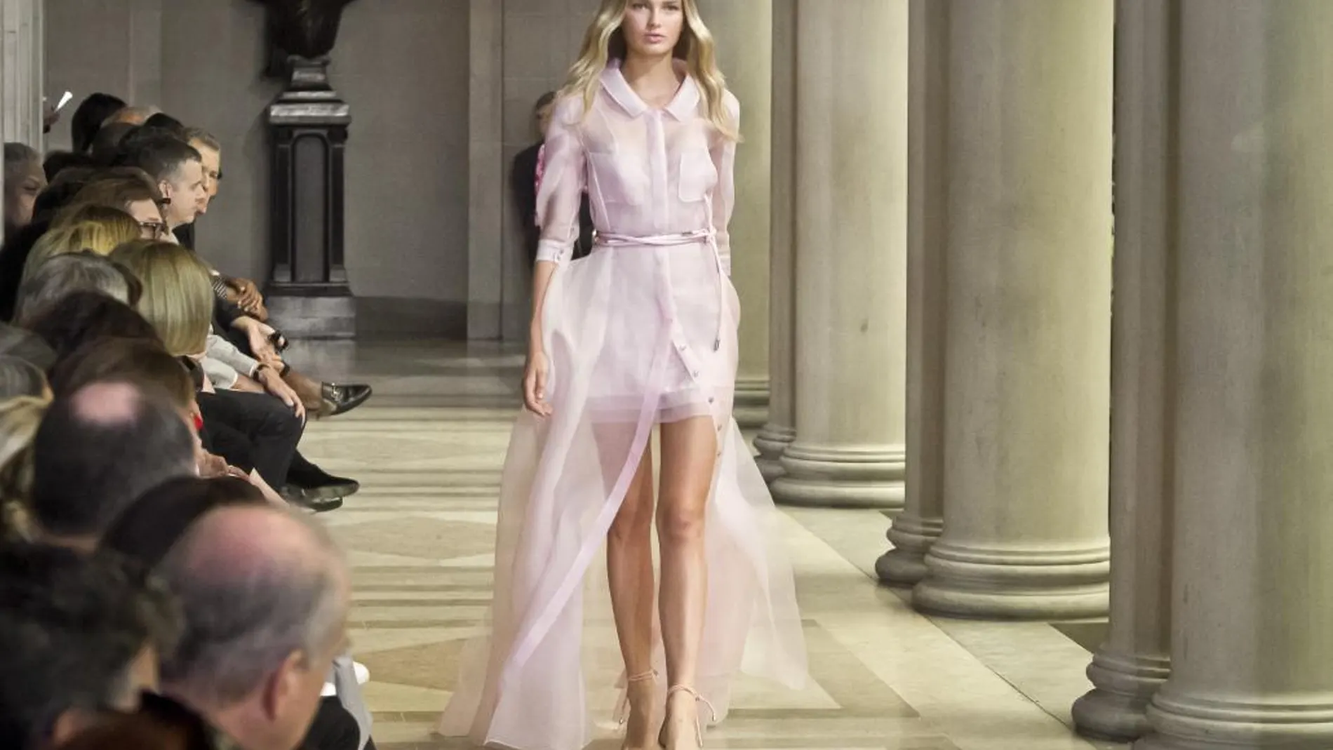 "Periodo rosa"de Carolina Herrera para la primavera 2016