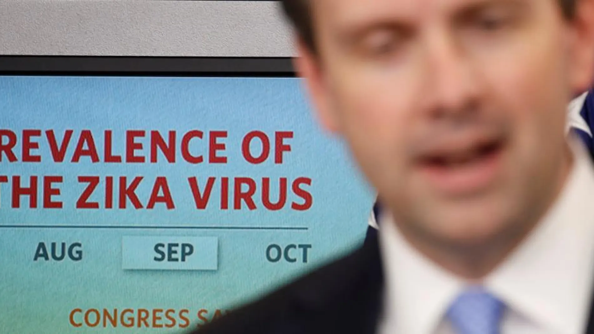 El portavoz de la Casa Blanca, Josh Earnest, ayer miércoles en una conferencia sobre el zika
