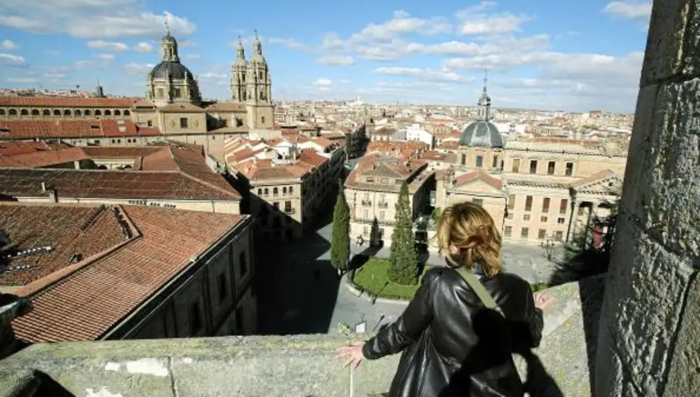 Panorámica de la ciudad de Salamanca, con la catedral nueva y la antigua al fondo