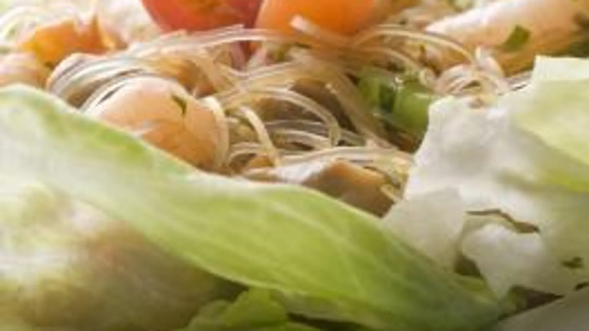 Ensalada de fideos de arroz transparente