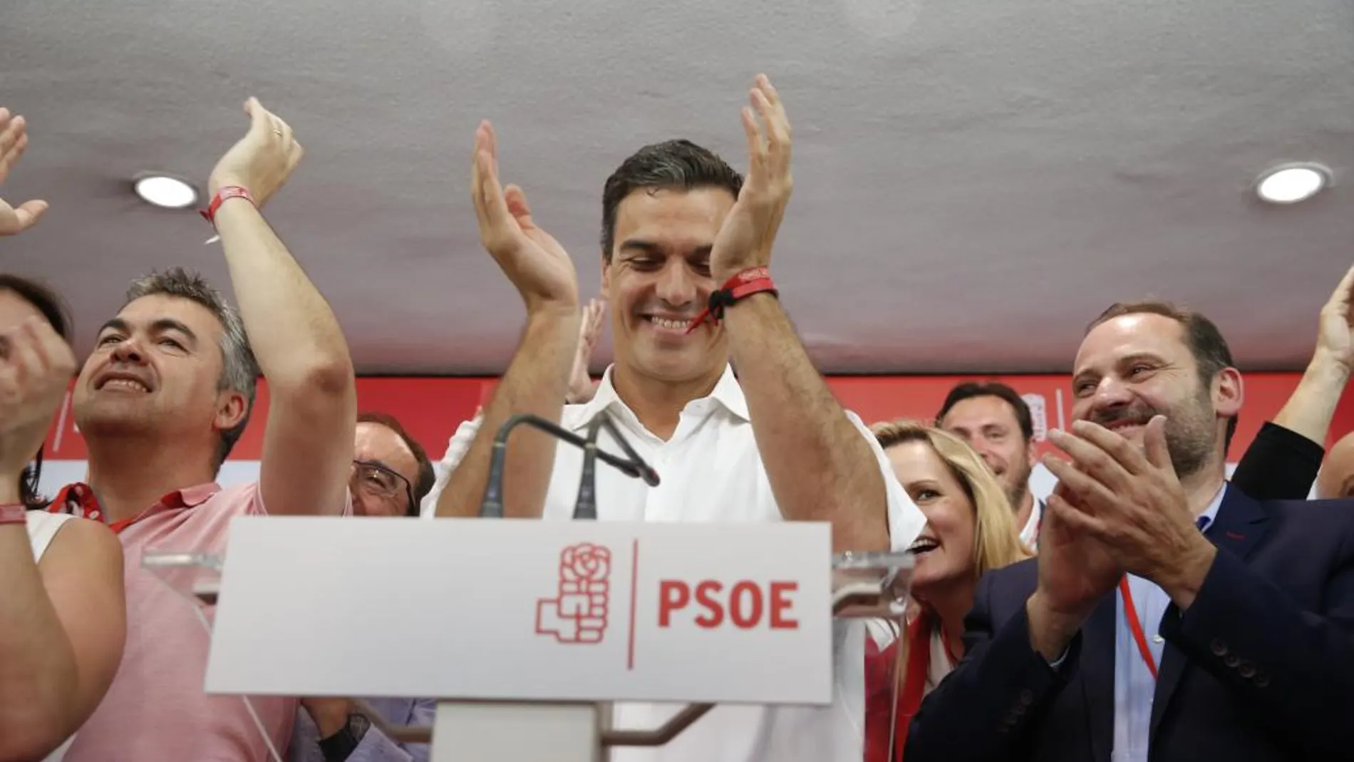 Sánchez celebra su victoria