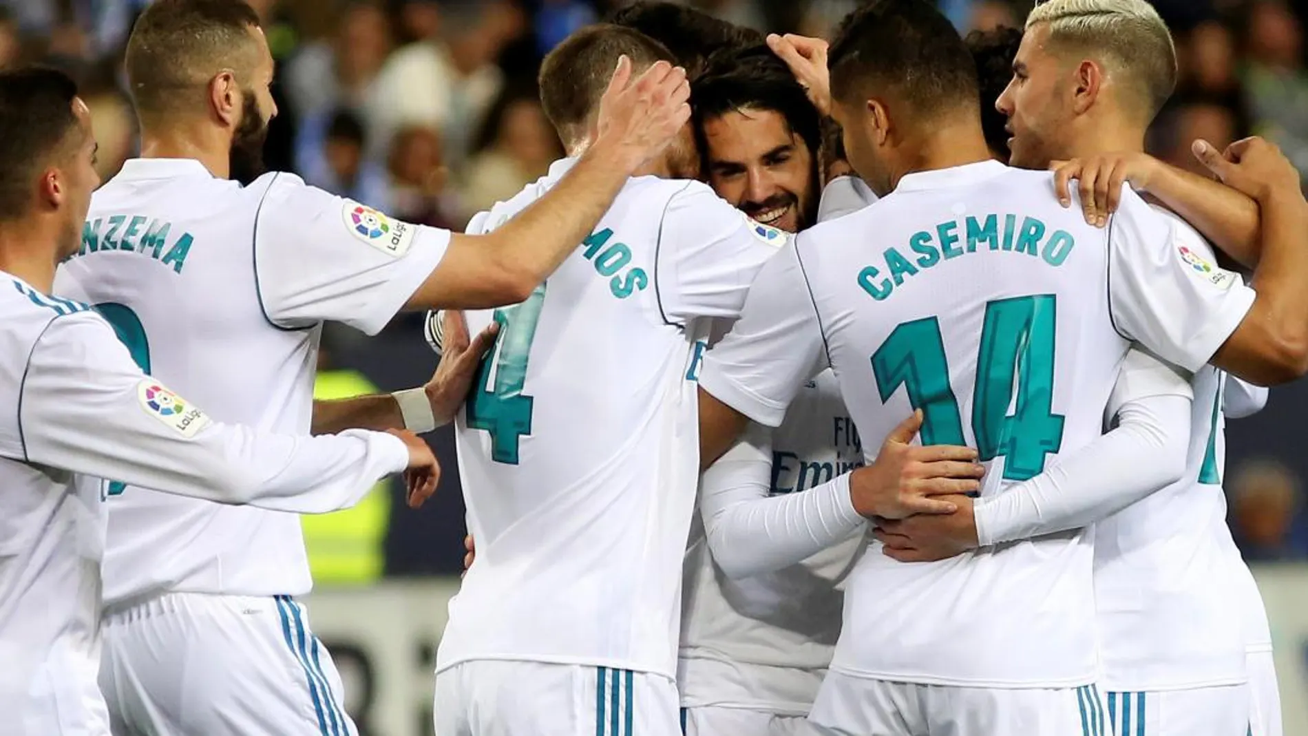Los jugadores del Real Madrid celebran tras el gol marcado por el centrocampista Francisco Alarcón. EFE/Daniel Pérez
