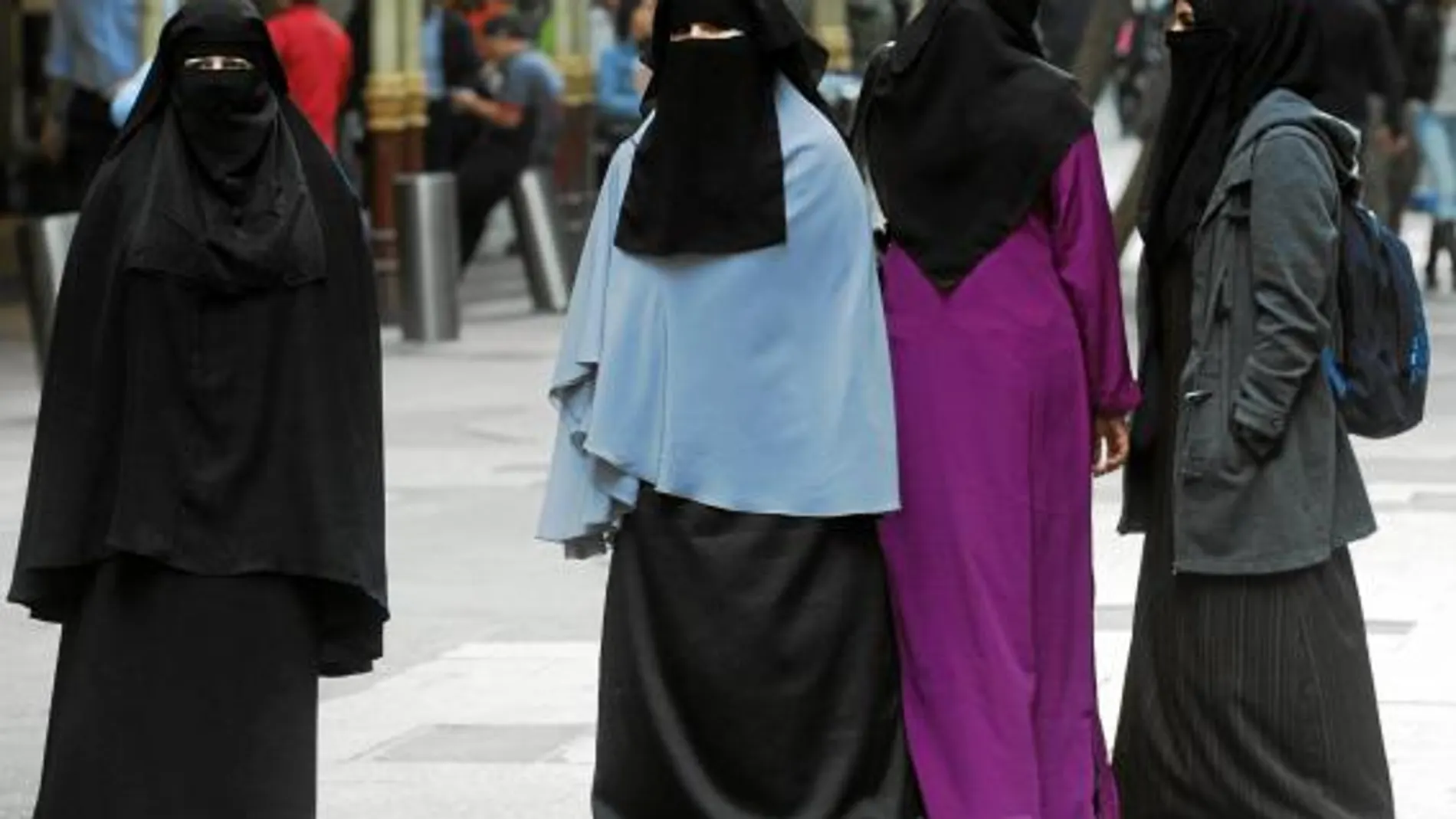 La prohibición del burka se propaga
