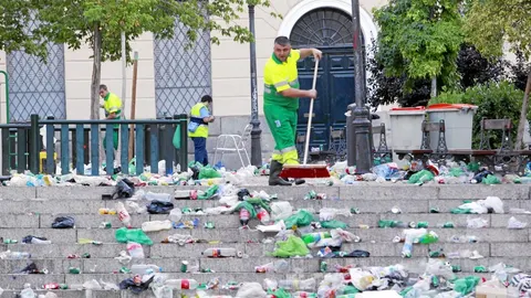 Amanecer entre toneladas de basura