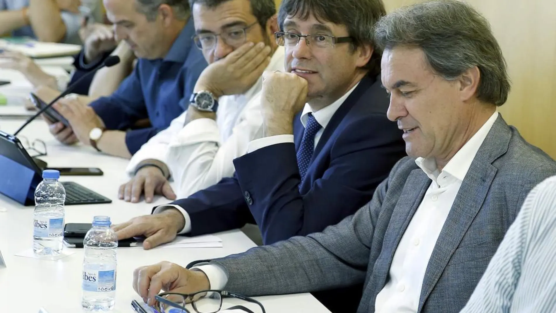 El presidente de CDC, Artur Mas, junto al president de la Generalitat, Carles Puigemont