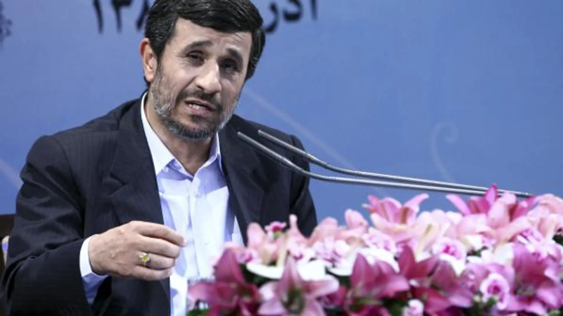 Ahmadineyad ofreció una rueda de prensa para acusar a Occidente de los atentados