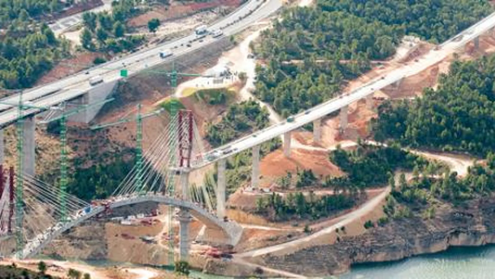 El AVE entre Madrid- Valencia no superará los 300 kilómetros hora