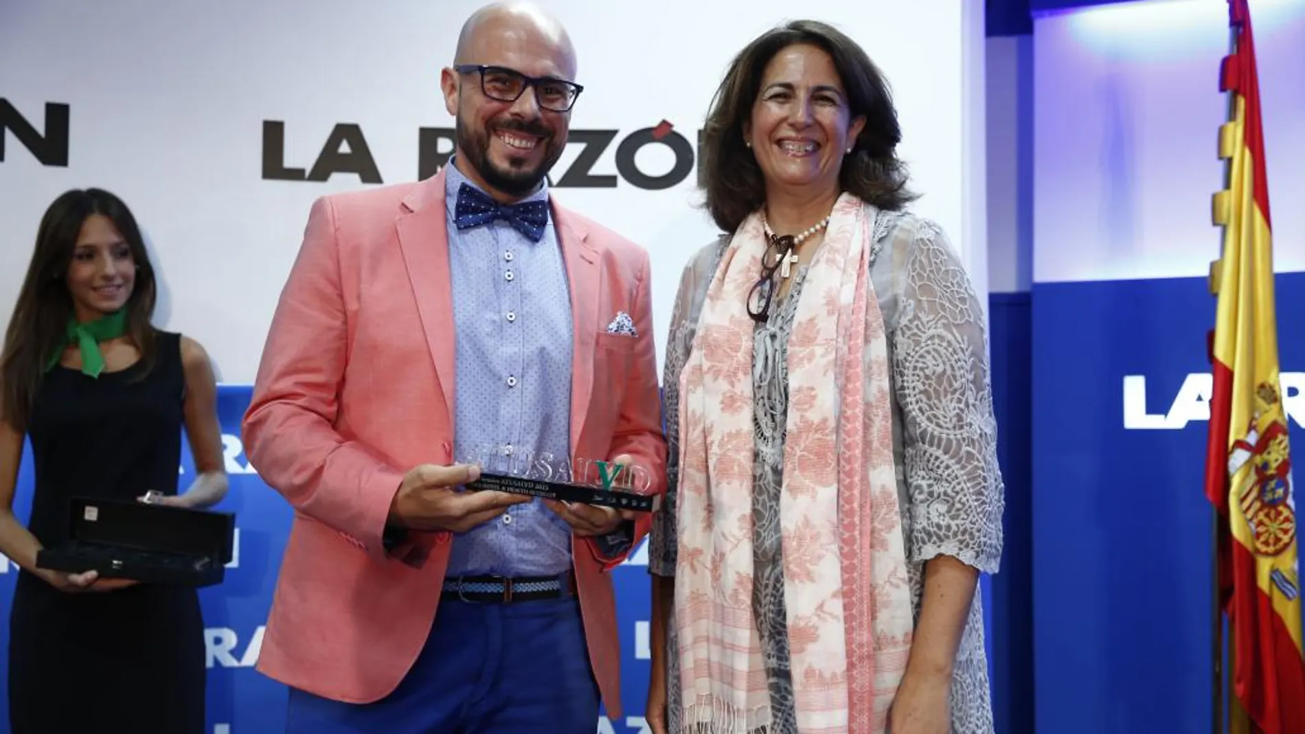 La secretaria de Estado de Turismo entrega el premio a Domingo Delgado, de Hotel Ama