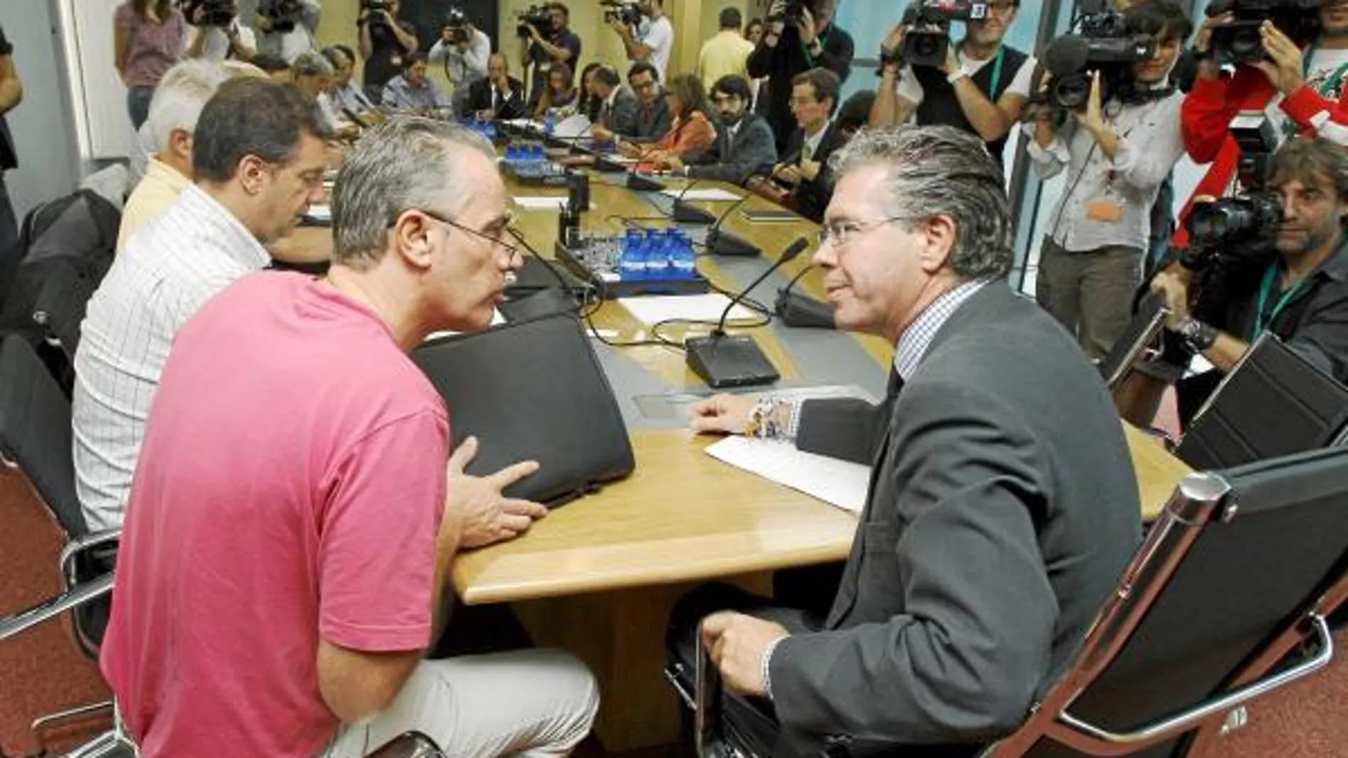 Francisco Granados, en la reunión de la Mesa General de la Función Pública