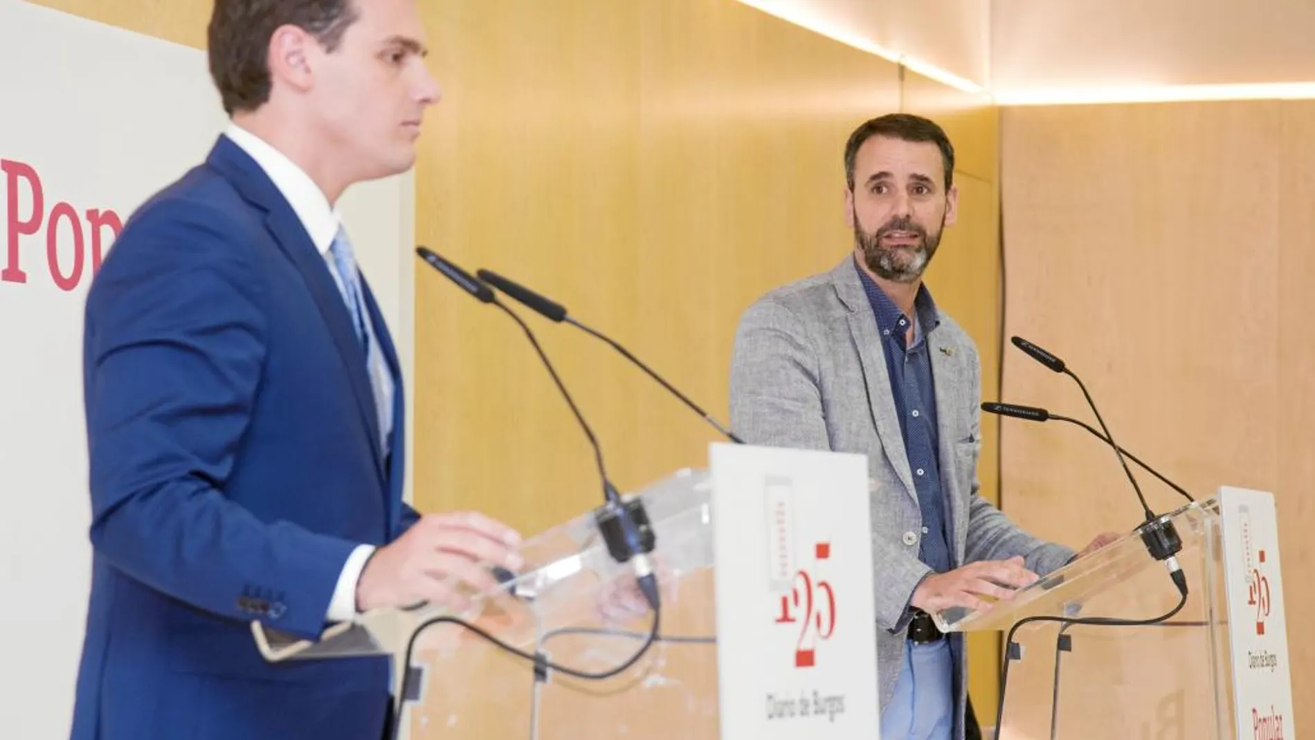 Rivera interviene en el Museo de la Evolución Humana en presencia del director de «Diario de Burgos», Raúl Briongos