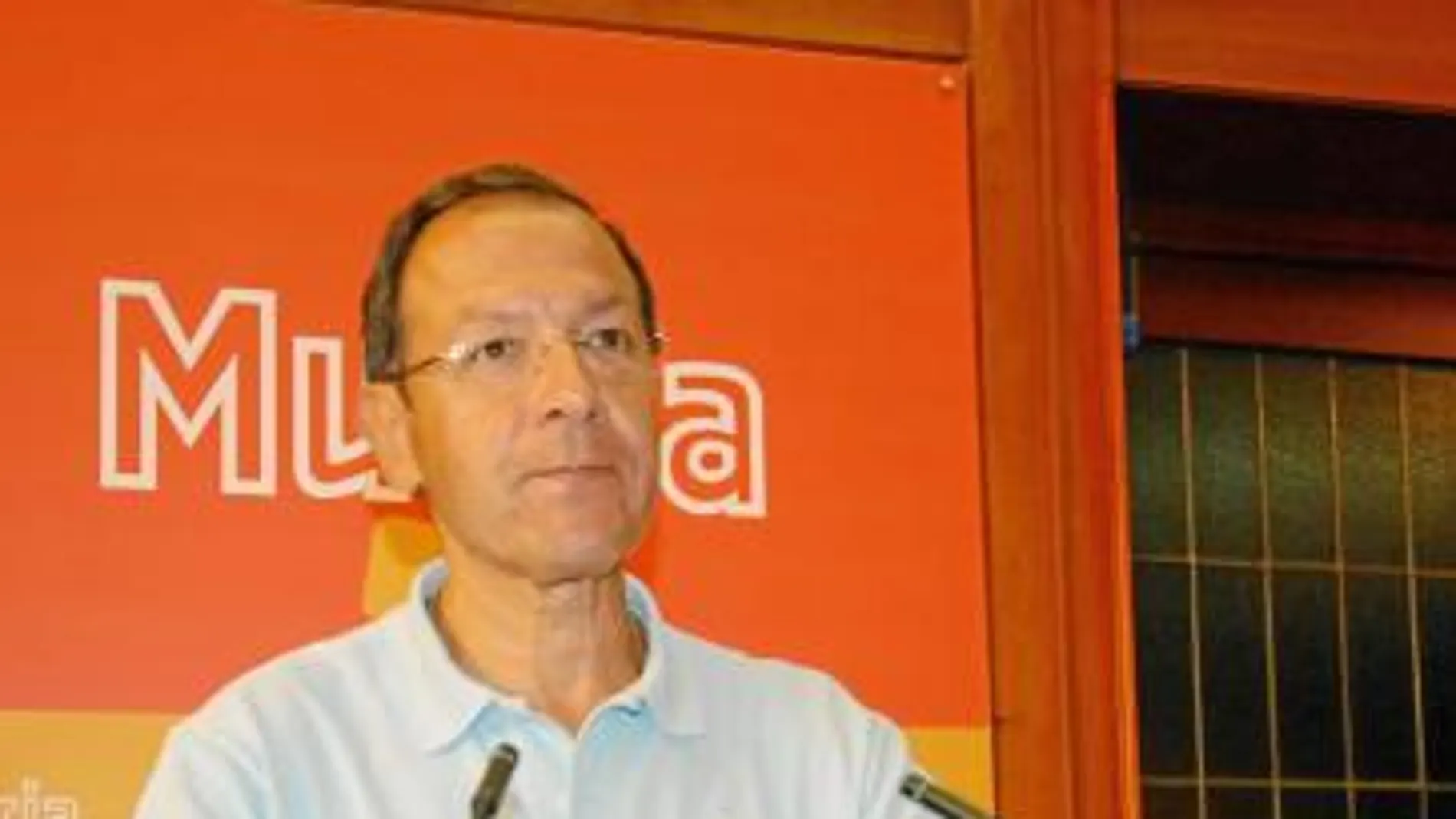 El alcalde Cámara ofreció sus explicaciones ayer en la sede municipal