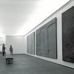 Una imagen de la participación de Antoni Tàpies en la Documenta 3 de 1964.